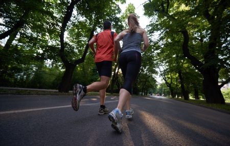 În cazul în care tocmai ai decis să te apuci de alergat și vrei să faci totul „ca la carte”, ai nevoie, în primul rând, de un echipament adecvat. Începi să te documentezi, cauți online sfaturi practice, dar, pe măsură ce aprofundezi, invazia de informații începe să te copleșească. În plus, dacă te pui să […]