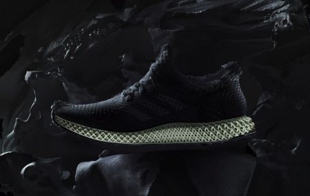 Adidas a prezentat primul pantof sport a cărui talpă este construită cu ajutorul unei imprimante 3D. Producătorul german de echipamente sportive a anunțat că în sezonul toamnă-iarnă 2017-2018 „Futurecraft 4D”, cum a fost botezat modelul, va fi disponibil în magazinele din întreaga lume, dar într-o serie limitată de 5.000 de perechi urmând ca începând de […]